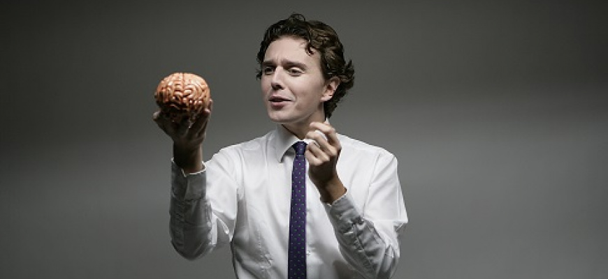 Alex Vizorek est une œuvre d'art Humour