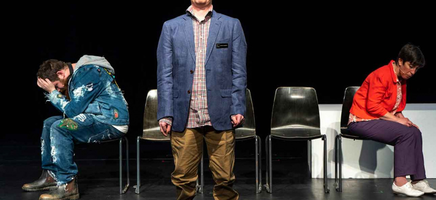 The Shadow Whose Prey The Hunter Becomes Théâtre