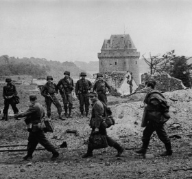 Image Lee Miller - Saint-Malo assiégée, août 1944 Photographie